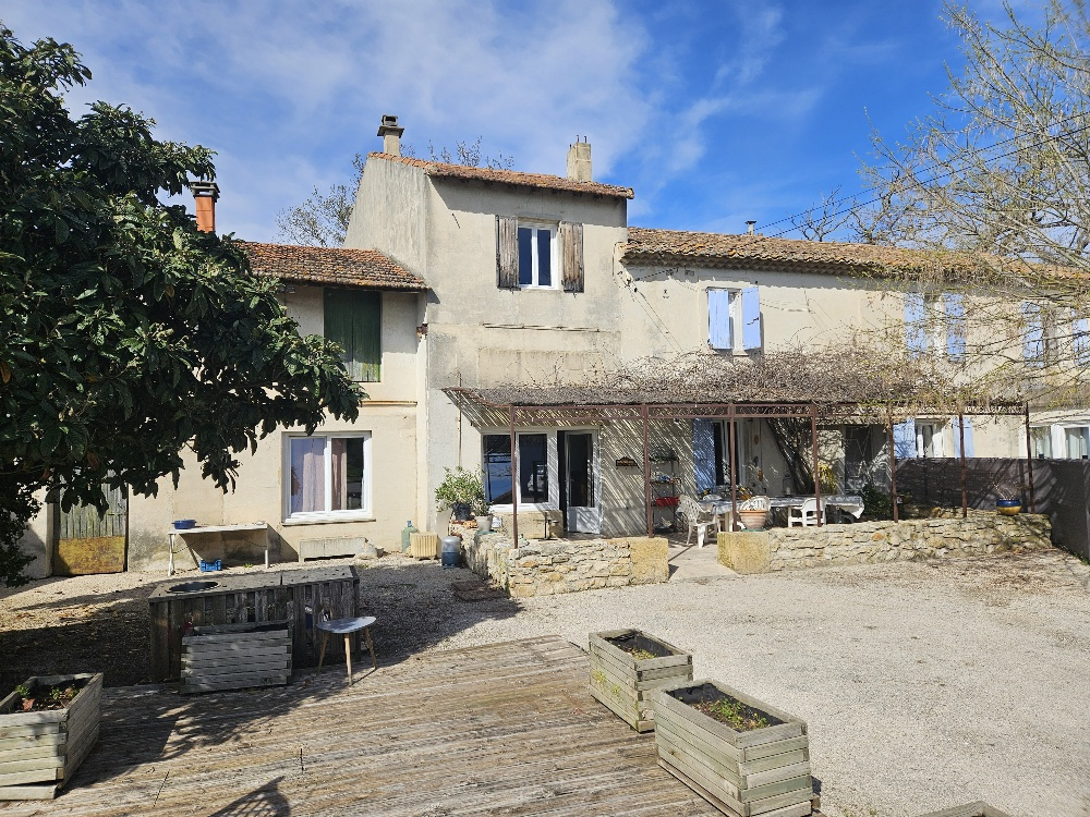 UN BEL ENSEMBLE IMMOBILIER A REINVENTER !